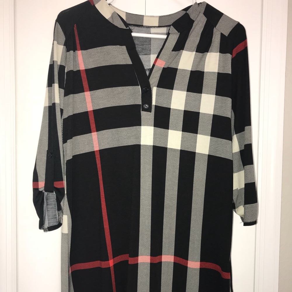 Long 3/4 sleeve tunic. Burberry look
